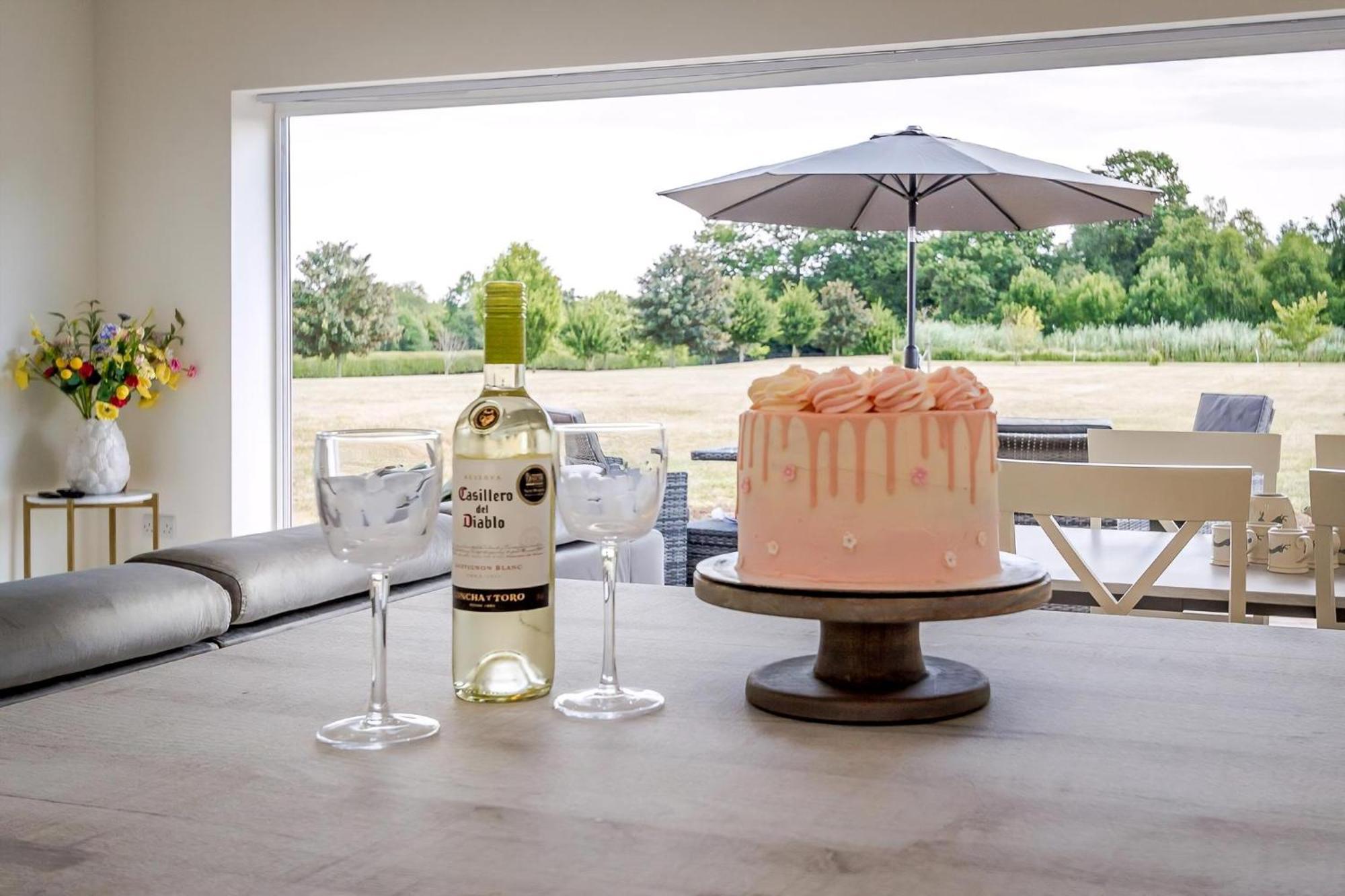 Cottage In Norfolk Sleeps 23 - Private Pool, Fishing Lake, Hot Tub Ref 99008Sc Hockham Eksteriør bilde